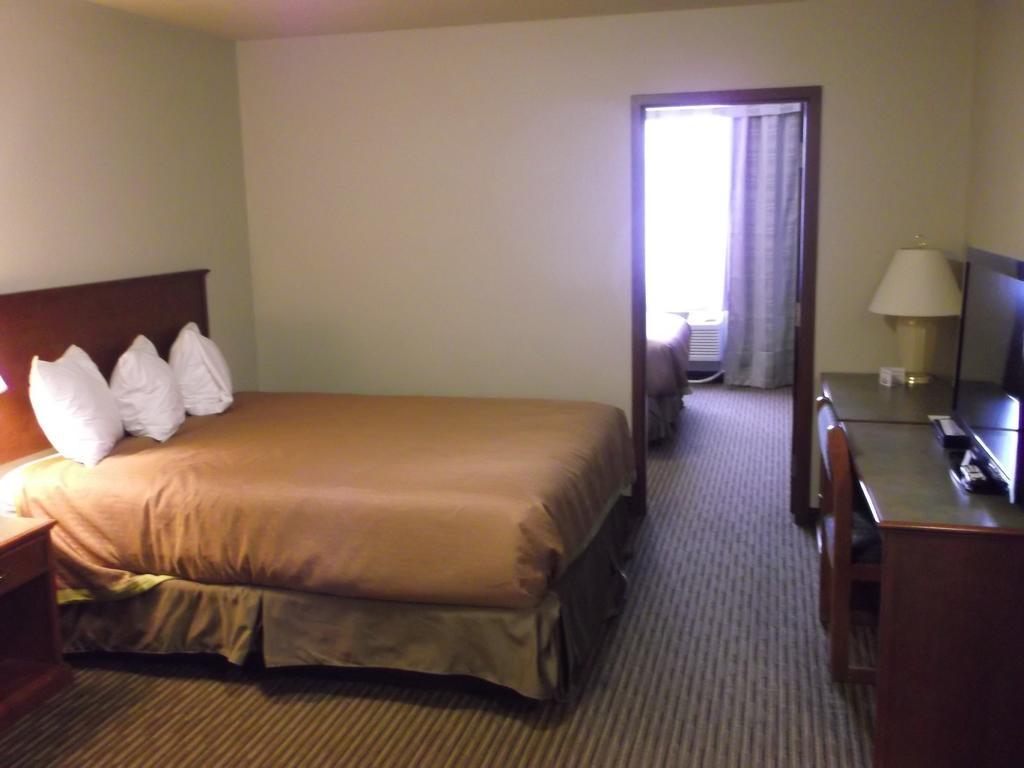 Foxwood Inn And Suites Fox Creek Δωμάτιο φωτογραφία