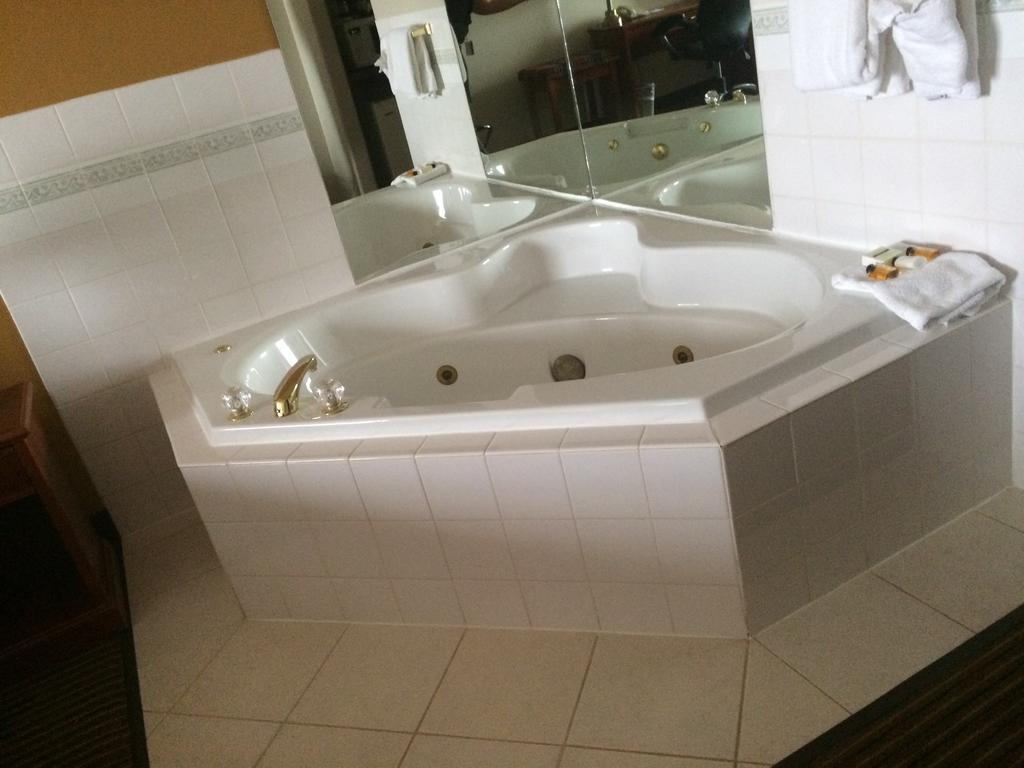 Foxwood Inn And Suites Fox Creek Δωμάτιο φωτογραφία
