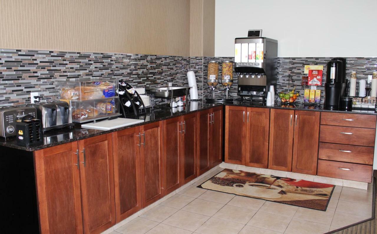 Foxwood Inn And Suites Fox Creek Εξωτερικό φωτογραφία